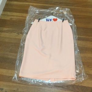 Classic style skirt with pockets